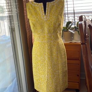 Tahari Size 8 dress.Hits below the knee.
